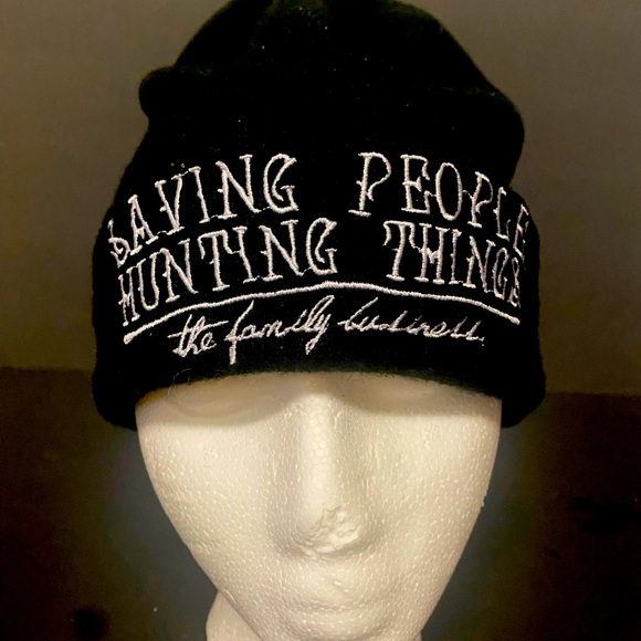 Warner Bros , The Family Business Beanie / Saving People . Hunting Things, - Picture 2 of 6